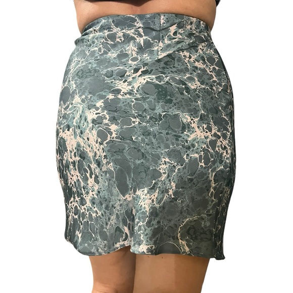 Women's Aritzia Babaton Mini Slip Skirt Size 0 - Picture 8 of 13